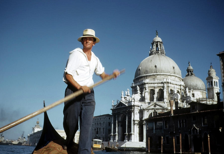 Gondolier In Venice Italy Photograph by Michael Ochs Archives