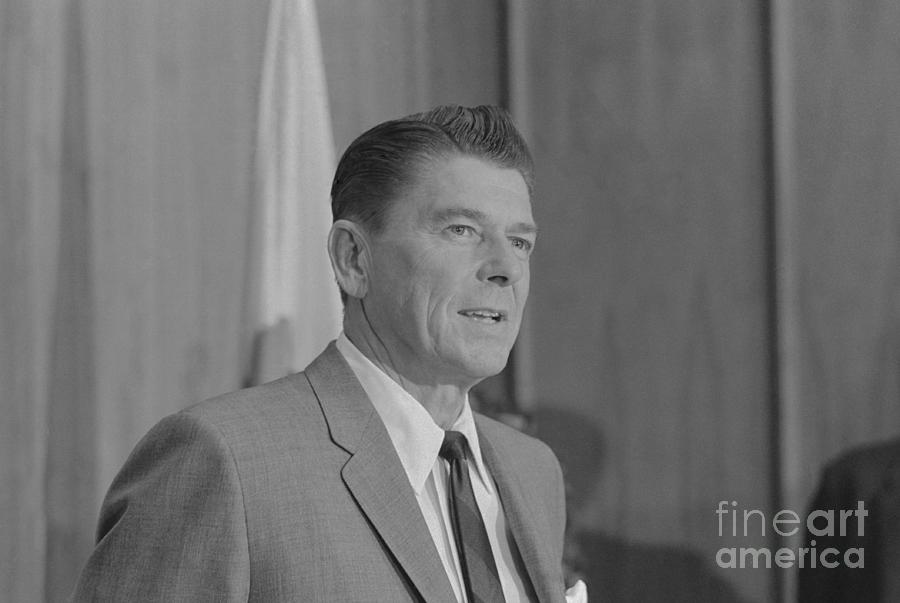 Governor Ronald Reagan Photograph By Bettmann Fine Art America 0647