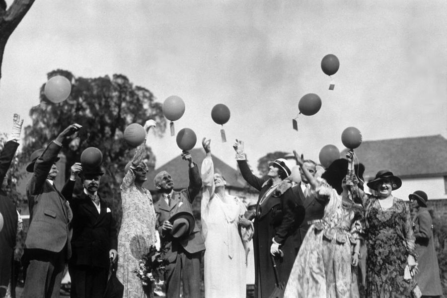 Black And White Photograph - Grand Balloon Race by Topical Press Agency