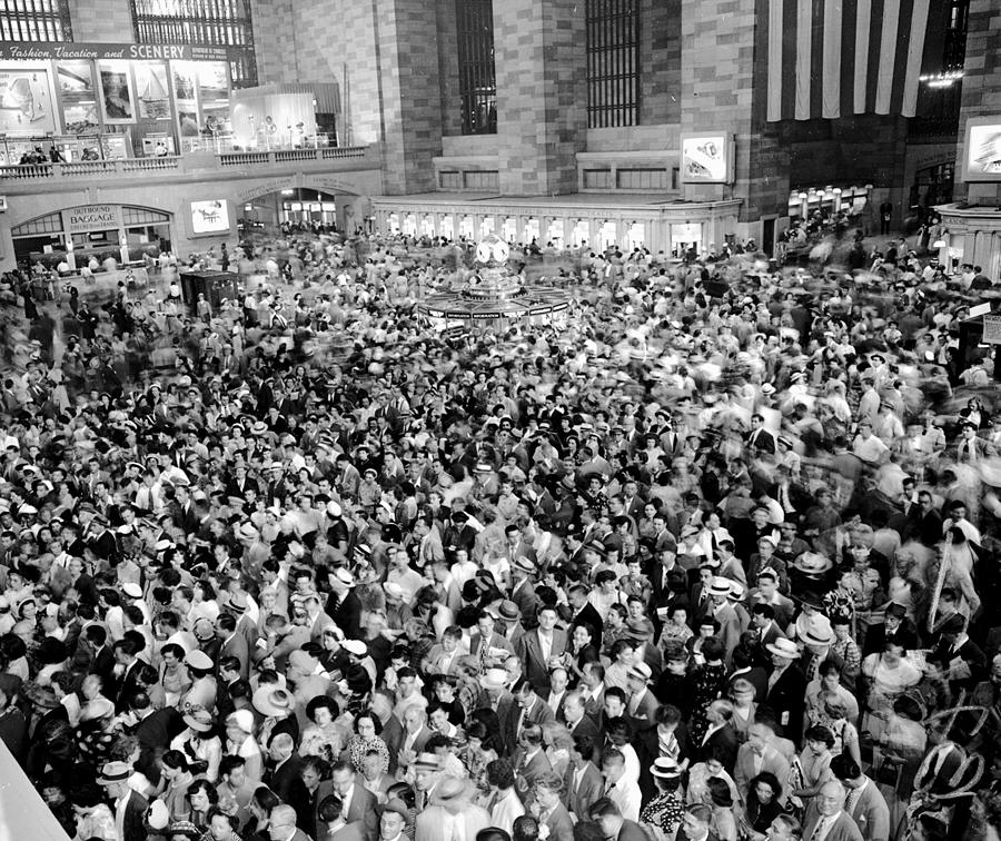 Grand Central Terminal Is Packed With Photograph by New York Daily News Archive