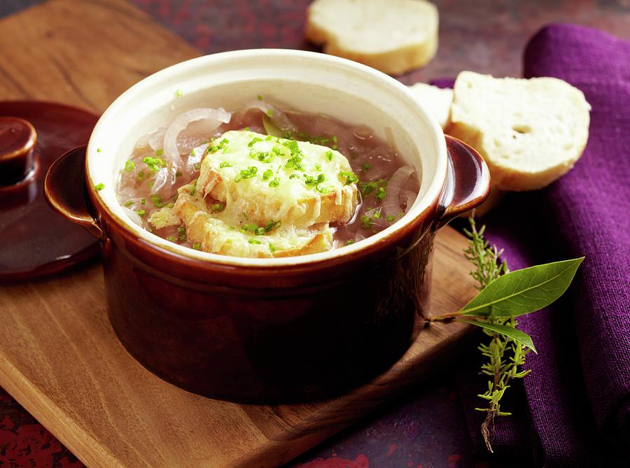 Gratinated Red Onion Soup Photograph by Teubner Foodfoto