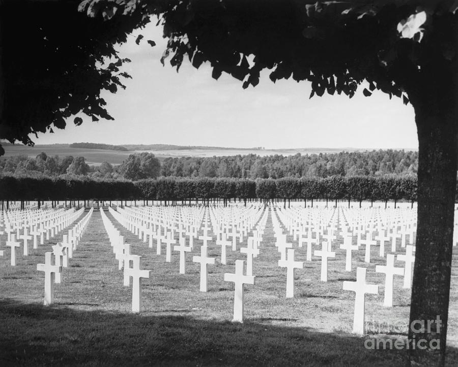 Graves Of American Soldiers In France Photograph by Bettmann
