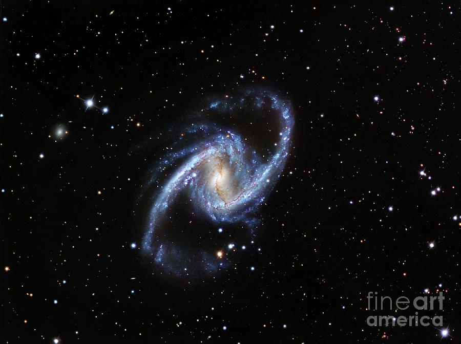 Great Barred Spiral Galaxy Photograph by Robert Gendler/science Photo Library