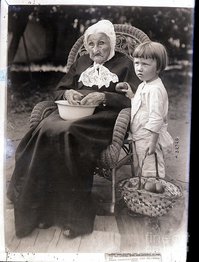 Great Grandmother And Great Grandson Photograph by Bettmann