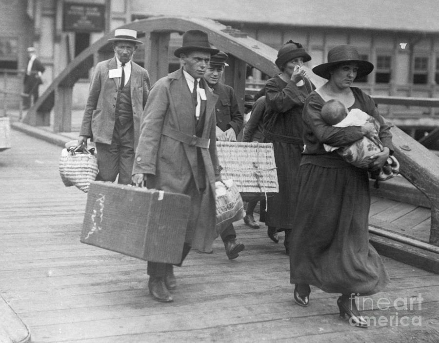 Greek Family Arriving In America Photograph by Bettmann