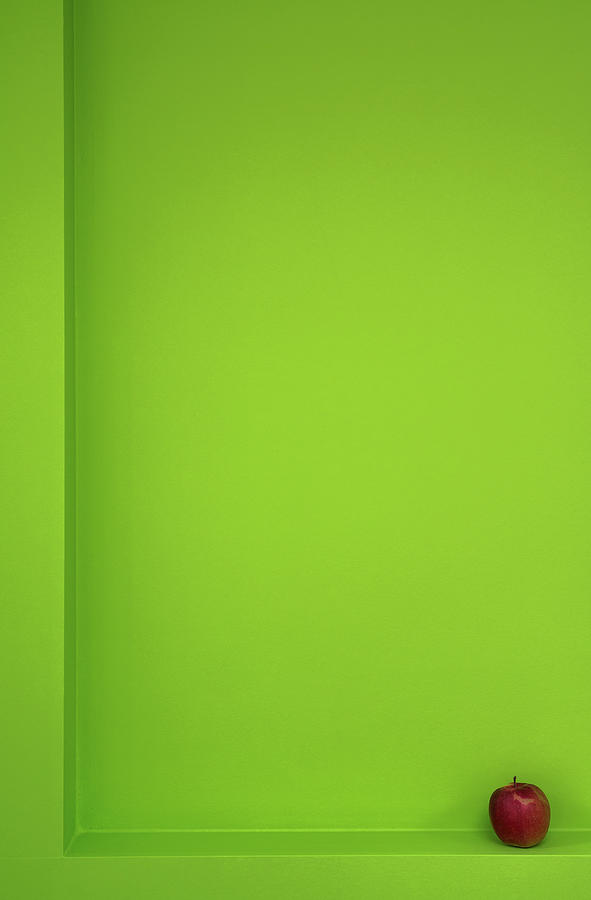 Abstract Photograph - Green.apple by Dominic Schroeyers