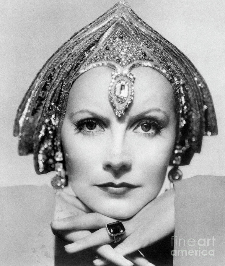 Greta Garbo Photograph by Bettmann