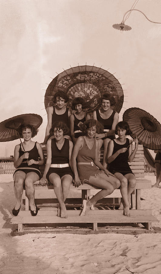Group Of Women In Bathing Suits With Photograph by Fpg
