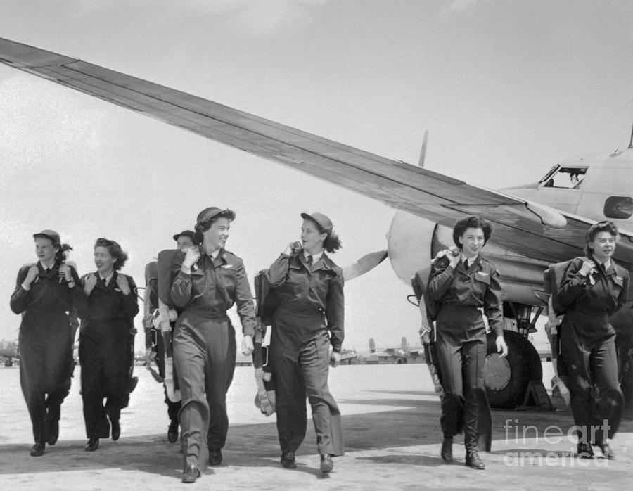 Group Of Womens Air Service Pilots Photograph by Bettmann