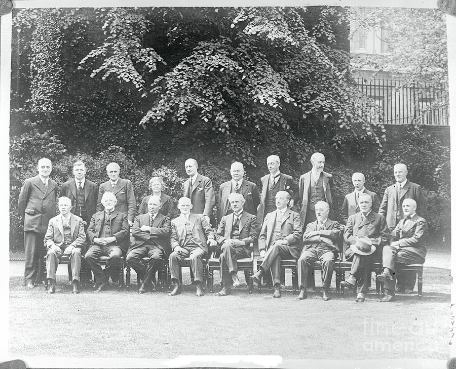 Group Portrait Of Ramsey Macdonalds Photograph by Bettmann