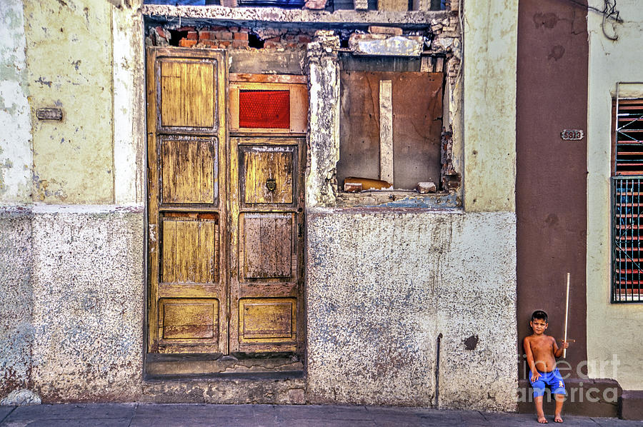 Guarding his House in Cuba Photograph by David Zanzinger