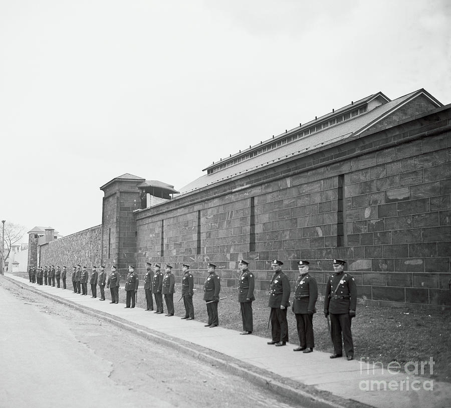 Guards Outside Prison Photograph by Bettmann