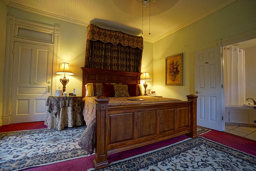 queen anne style bedroom furniture