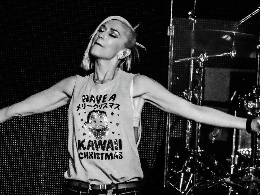 Gwen Stefani Photograph - Gwen Stefani by John Hardin
