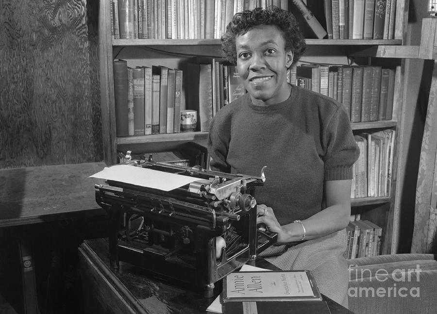 Gwendolyn Brooks With Typewriter Photograph by Bettmann