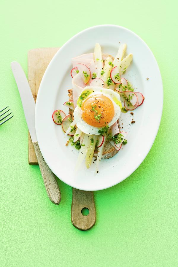 Ham And Eggs With Asparagus Photograph by Michael Wissing