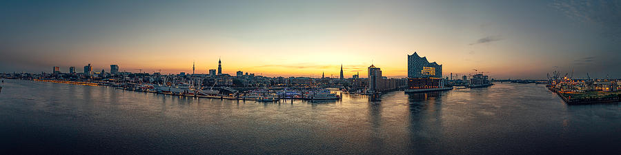 Hamburg: 4:22am Photograph by Arne Jansen