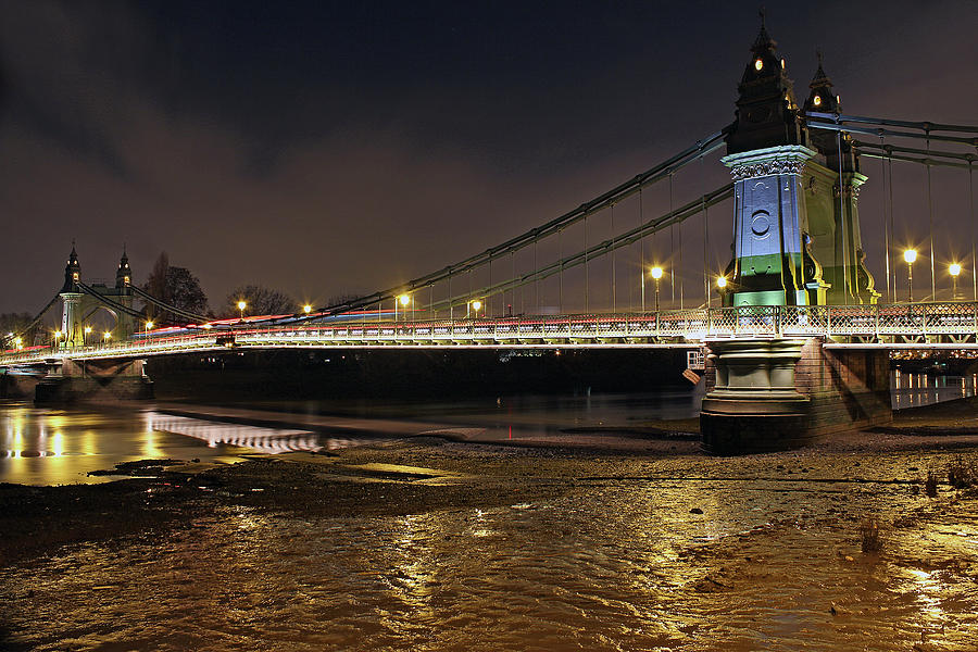Hammersmith Bridge In London At Night Photograph by Richard Gunn