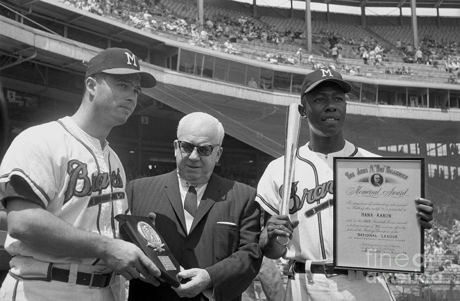Hank Aaron And Ed Mathews Receiving Photograph by Bettmann