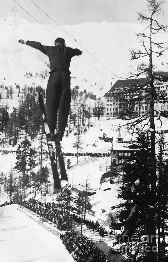 Hans Eidendeugs 36 Meter Jump Photograph by Bettmann