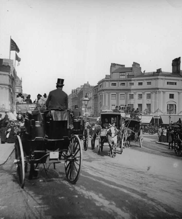 Hansom Cabs Photograph by Hulton Archive