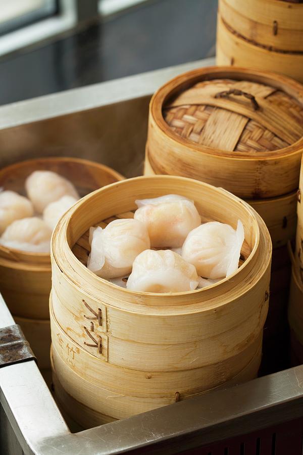 Har Gau chinese Shrimp Dumplings In A Steamer Photograph by Tieuli, Anthony