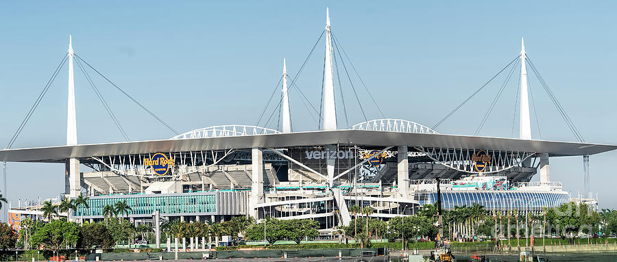 Miami-Dade Mayor sees empty to sparse Hard Rock Stadium for Miami