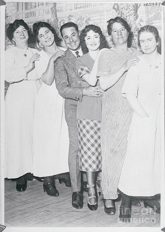 Harry Fox And His Chambermaid Chorus Photograph by Bettmann | Fine Art ...