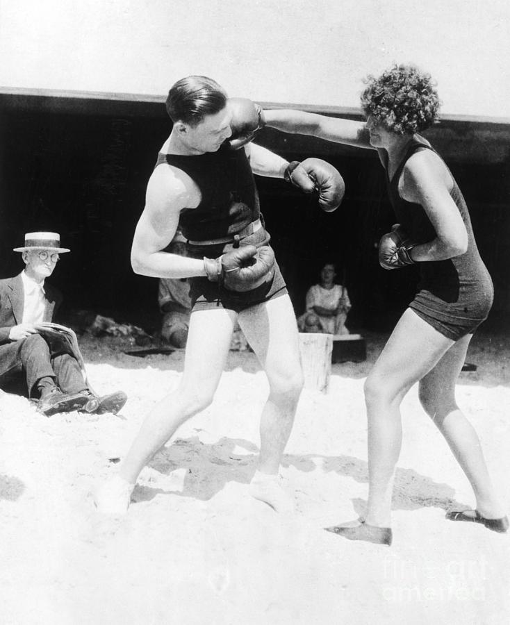 Harry Greb And Woman Box On The Beach Photograph by Bettmann