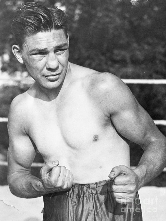 Harry Greb In Fighting Pose Waist Photograph by Bettmann