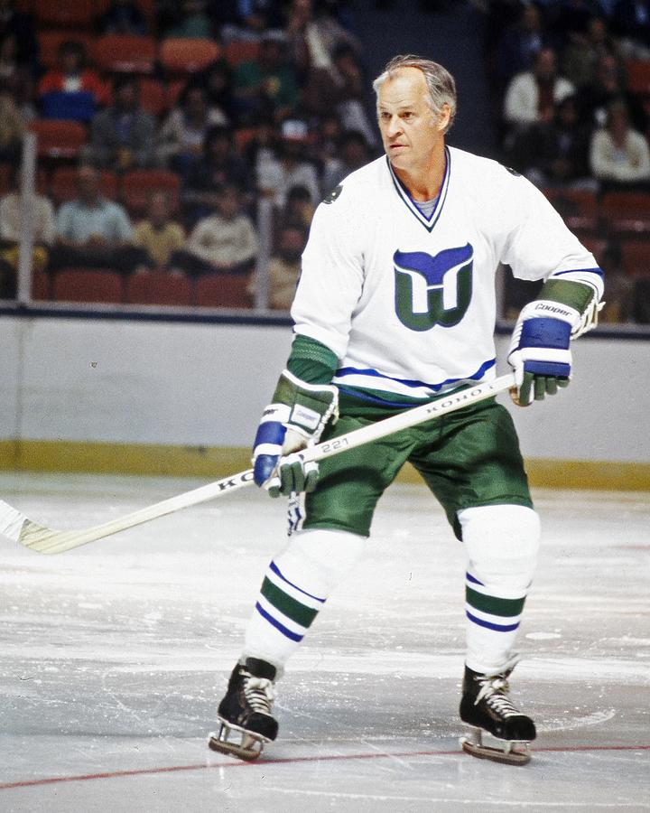 There were mixed emotions as the Hartford Whalers skated again on Sunday -  The Boston Globe