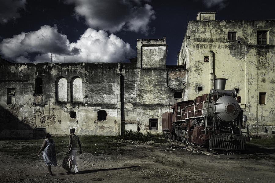 Vintage Photograph - Havana Train by Andreas Bauer
