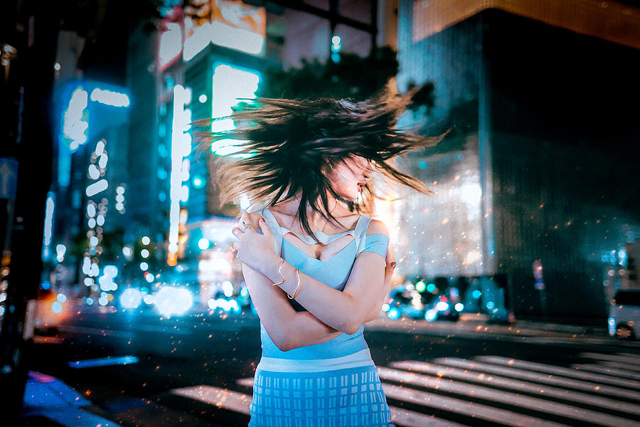 Portrait Photograph - Head Banging by Ken-ichi Iin�