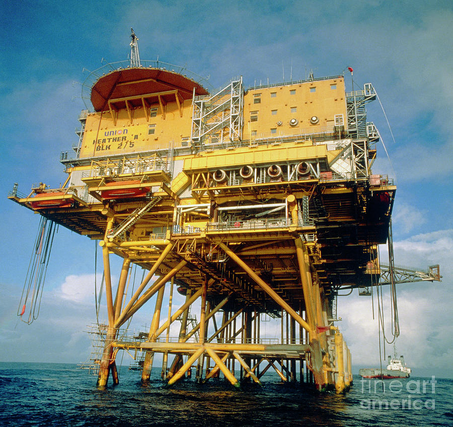 Heather-alpha Oil Production Platform In North Sea Photograph by Richard Folwell/science Photo Library