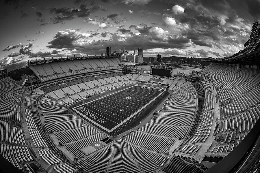 Pittsburgh Steelers Photograph - Pittsburgh Steelers #67 by Robert Hayton