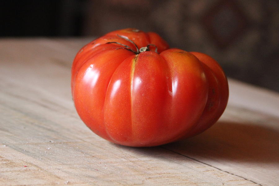 Heirloom Tomato Photograph by Cathy Lindsey - Fine Art America