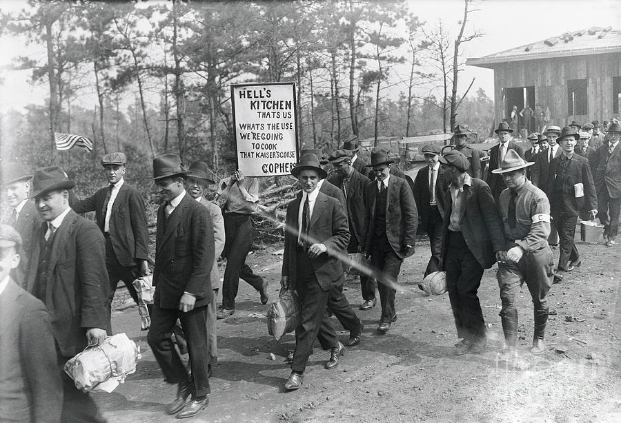 Hells Kitchen Recruits Marching Photograph by Bettmann