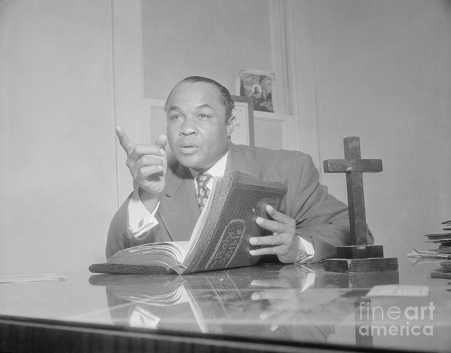 Henry Armstrong Reading From The Holy Photograph by Bettmann