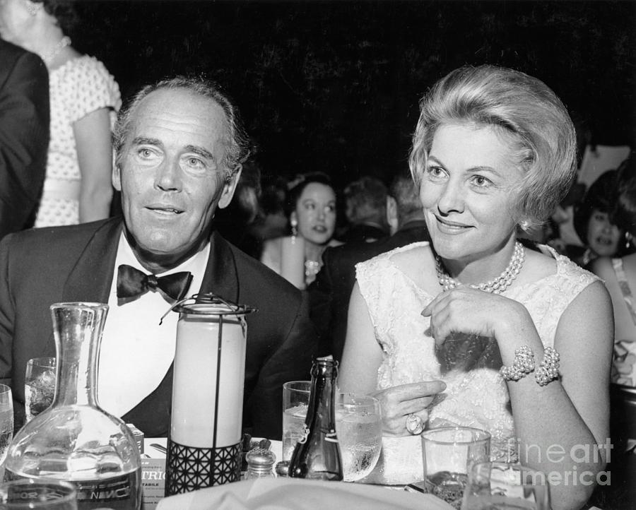 Henry Fonda Chats Wjoan Fontaine Photograph by Bettmann
