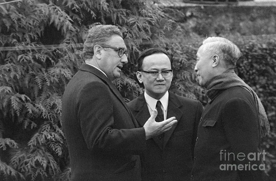 Henry Kissinger Talking With Le Duc Tho Photograph by Bettmann Henry Kissinger Talking With Le Duc Tho Photograph by Bettmann