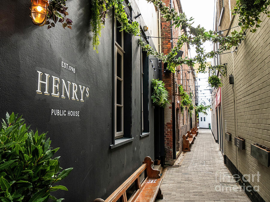 Henrys, Belfast Photograph by Jim Orr