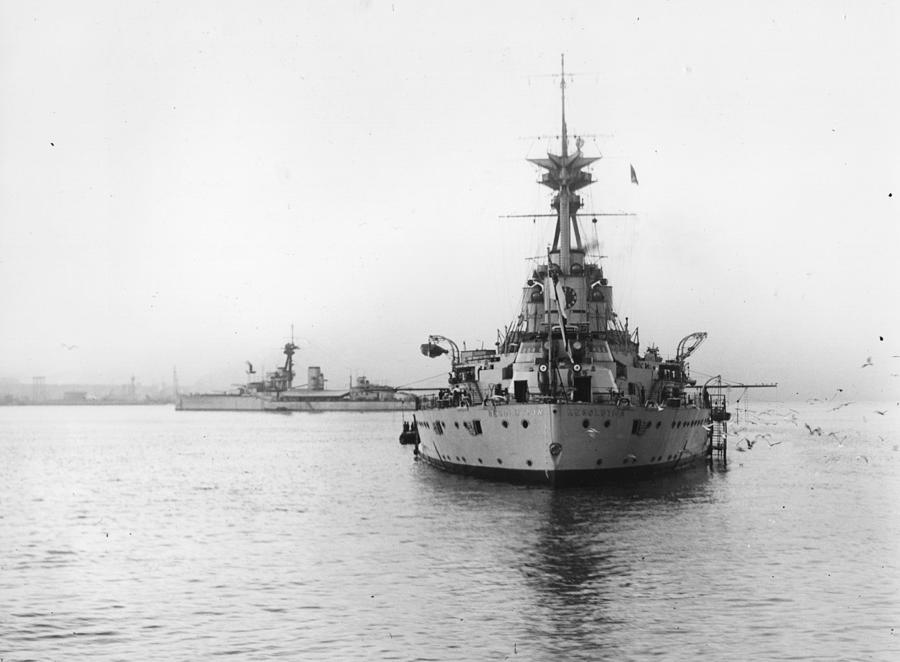 Hms Resolution Photograph by Hulton Archive