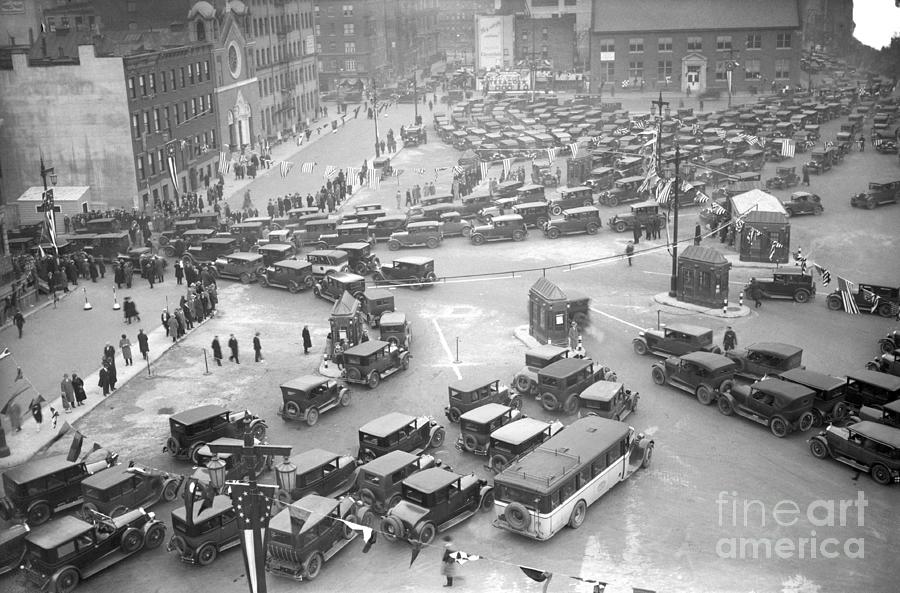 Holland Tunnel Opening To Traffic Photograph by Bettmann