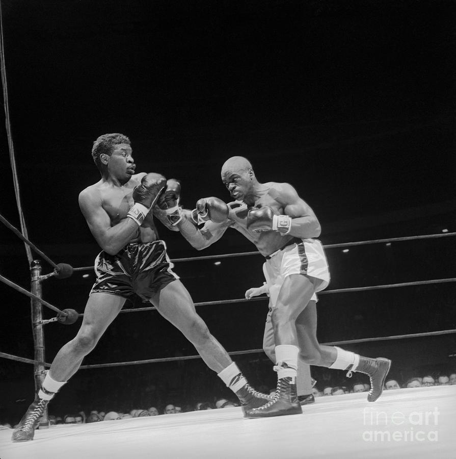 Holly Mims Boxing Against Rubin Carter Photograph by Bettmann