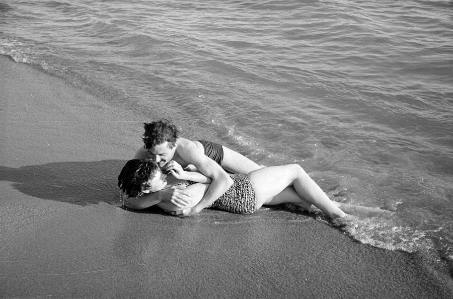 Honeymoon Beach Photograph by Kurt Hutton