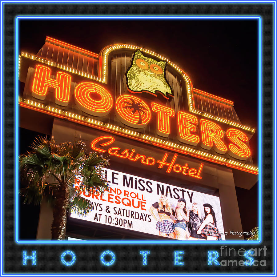 Hooters Gallery Button Photograph by Aloha Art