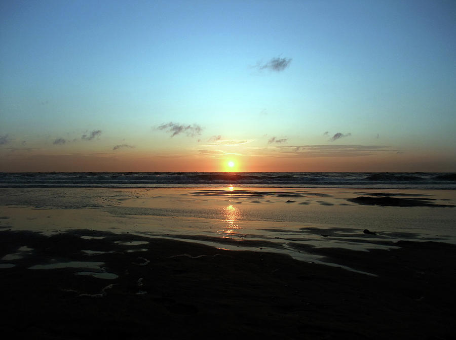 Horizon Sunset Photograph by Tioloco