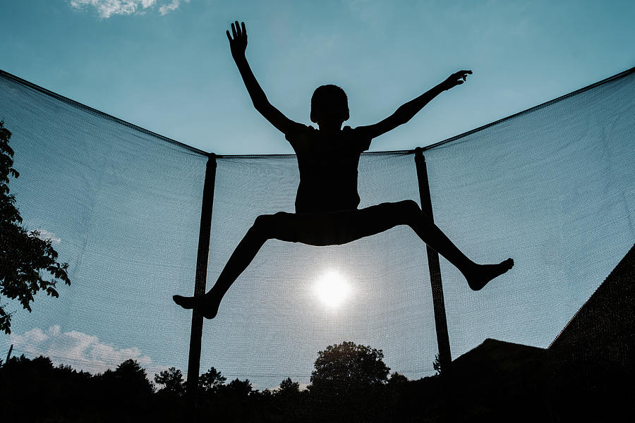Motivering Mauve skuespillerinde Horizontal Front Backlighting Photo Of A Silhouette Of A Barefoot Young Boy  Jumping Or Flying On A Trampoline With Net And The Sun At The Background  Reflecting Sunbeam Rays On His Shadow