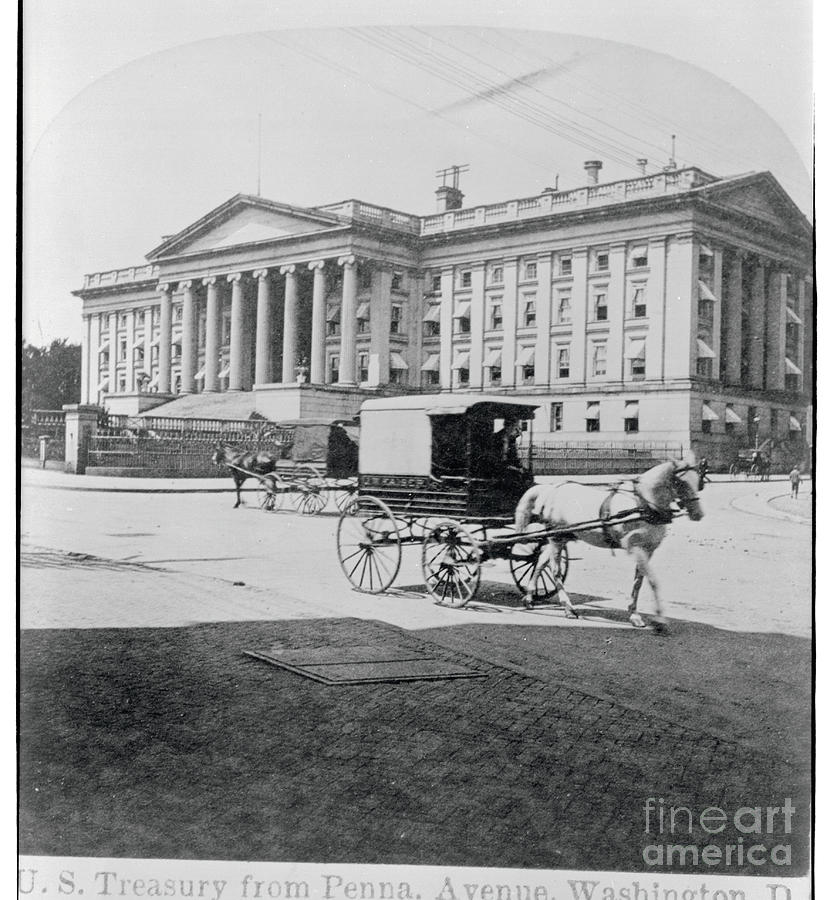 Horse Drawn Carriage Passing United Photograph by Bettmann