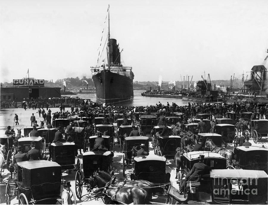 Horse Drawn Carriages At Lusitania Ship Photograph by Bettmann